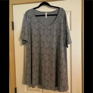 LuLaRoe’s Grizzly Bear Perfect Tee Top